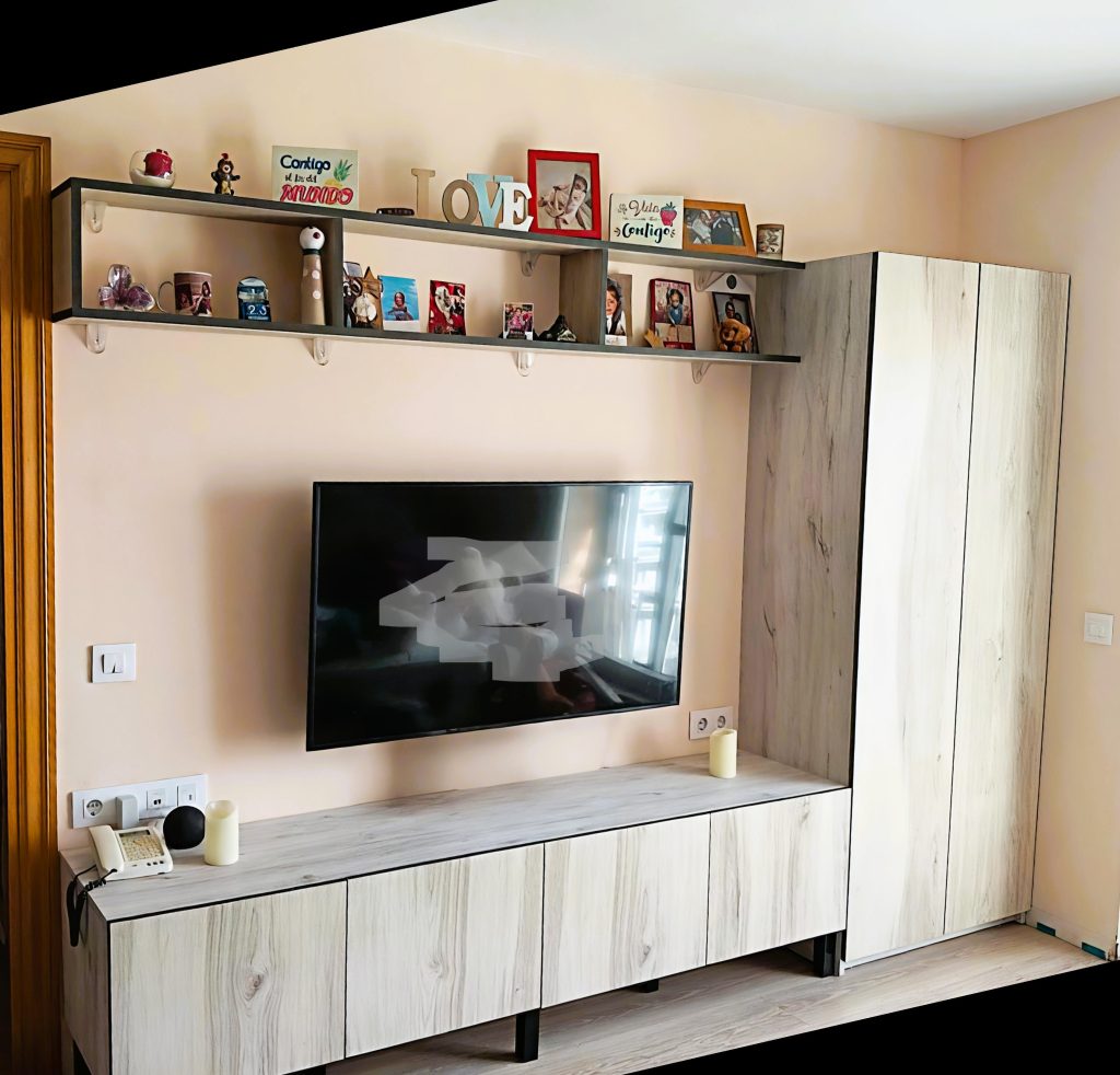 Mueble de salón con estanterías y espacio para televisión